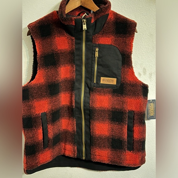 Pendleton L Red Buffalo New - Picture 1 of 3